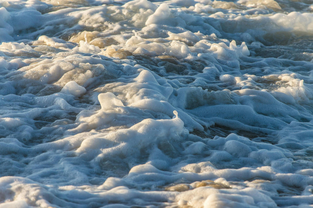 Kunnen we niet meer zwemmen in de Noordzee? PFAS in zeeschuim.