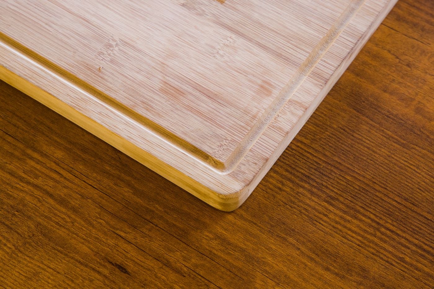 The surface and edge of a wooden cutting board